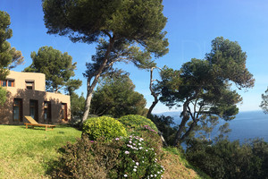 собственности ноги в воде на мысе Бенат