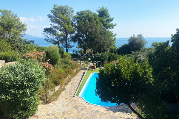 Property with sea view in gaou Bénat