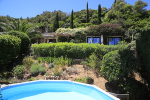 Дом с видом на море в Гау-Бенат