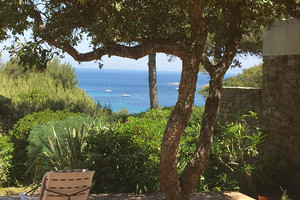 Вилла с видом на море в Гау-Бенат