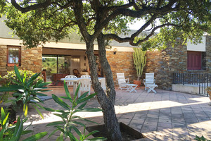 дом с видом на море в Гау-Бенат