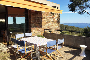 Вилла с видом на море в Гау-Бенат