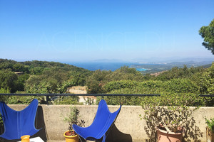 Вилла с видом на море в Гау-Бенат