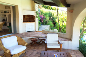 Вилла с видом на море на мысе Бенат