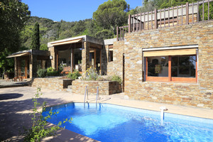 недвижимость с видом на море в Гау-Бенат