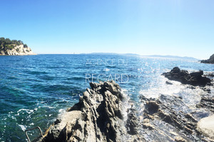 Вид на море с видом на море на мысе Бенат