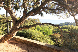 Вилла с видом на море в Гау-Бенат