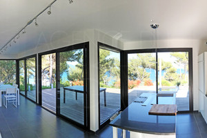 Вилла с видом на море в Гау-Бенат 