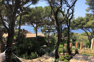 Вилла с видом на море в Джиенсе