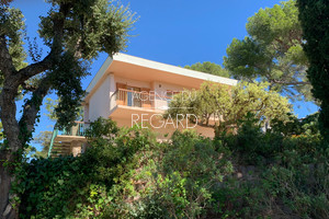 Вилла с видом на море в кейсе Бенат