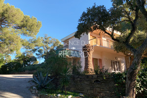 Вилла с видом на море в кейсе Бенат