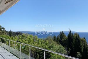 Вид на море в Кавалере в Лаванду