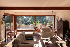 Вилла в Гау-Бенат с бассейном