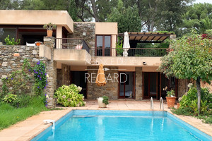 Недвижимость с бассейном в Гау-Бенат