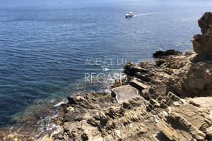 вид на виллу с видом на море Кап-Бенат
