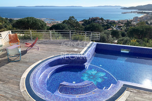 Недвижимость с видом на море в Лаванду