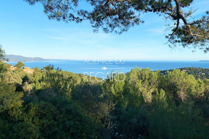 дом с видом на море в Гау-Бенат