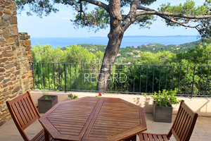 дом с видом на море в Гау-Бенат