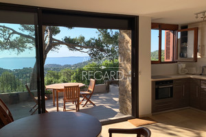 дом с видом на море в Гау-Бенат