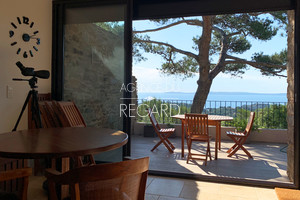 дом с видом на море в Гау-Бенат