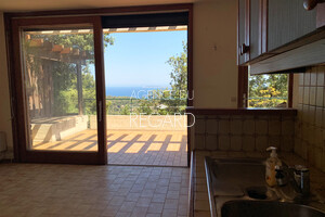 Вид на море дом в Гау-Бенат