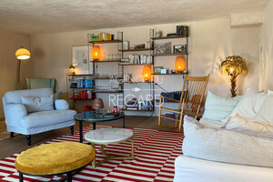 Недвижимость с видом на море в Ле Лаванду