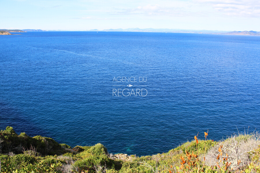 Недвижимость в первом ряду на берегу моря на острове ....