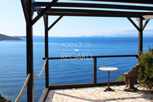 Недвижимость с видом на море на Иль-дю-Леван