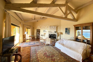 недвижимость с видом на море в Йере