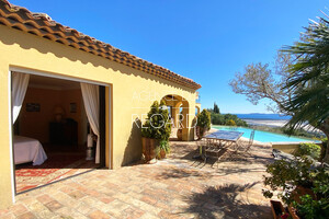 недвижимость с видом на море в Йере