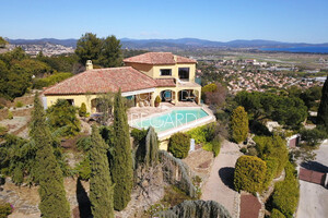 недвижимость с видом на море в Йере