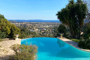 Недвижимость с видом на море в Ла Лонд