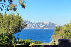 Недвижимость с видом на море в Giens