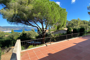 Недвижимость с видом на море в Бена