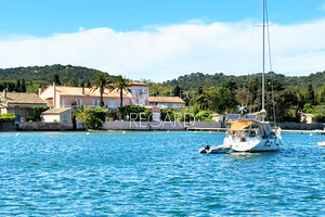 waterfront apartment in Porquerolles