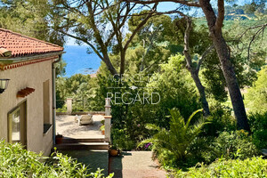 property with sea view in Saint-Mandrier