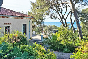Property with sea view in Saint-Mandrier