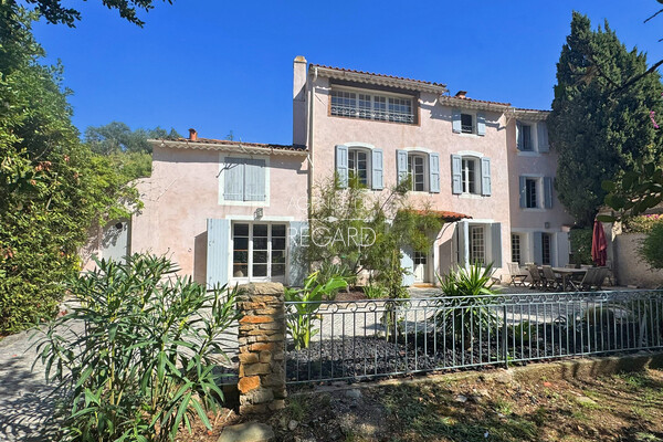 A country house from the 18th century in Six-Fours-les-Plages...