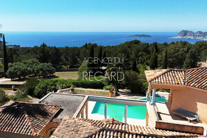 property with sea view in Ceyreste