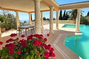 property with sea view in Ceyreste