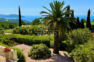 property with sea view in Ceyreste