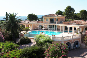 property with sea view in Ceyreste