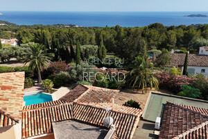 property with sea view in Ceyreste