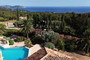 property with sea view in Ceyreste