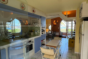 seafront apartment in Porquerolles