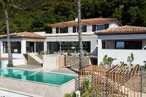 property with sea view in Cavalaire