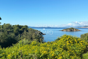 property in Giens beach by walk