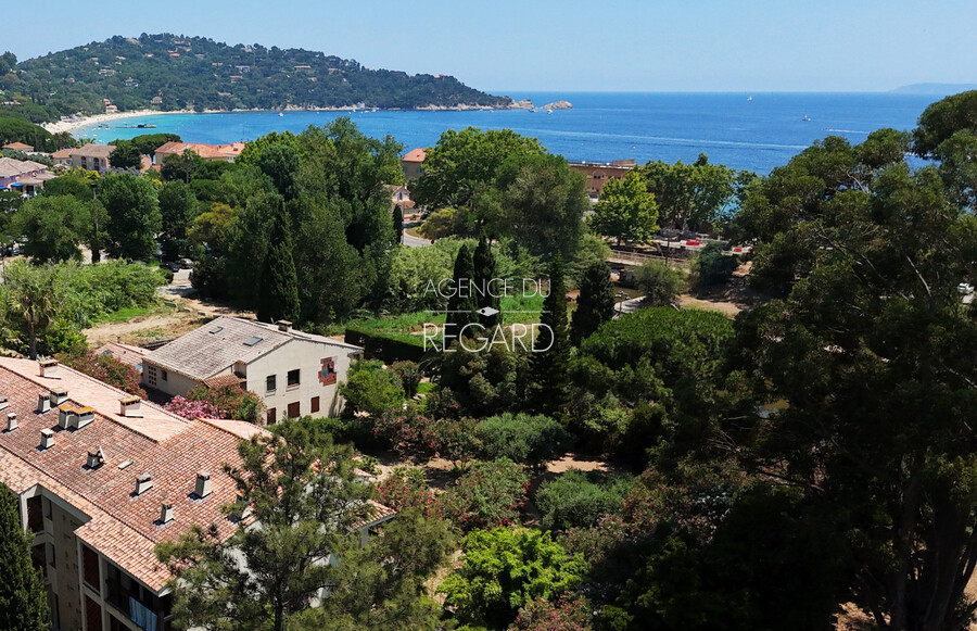 Le Lavandou, beach 2 minutes walk away...