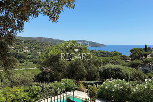 property with sea view in La-Croix-Valmer