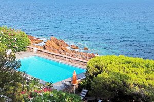 Waterfront property in Saint-Raphal